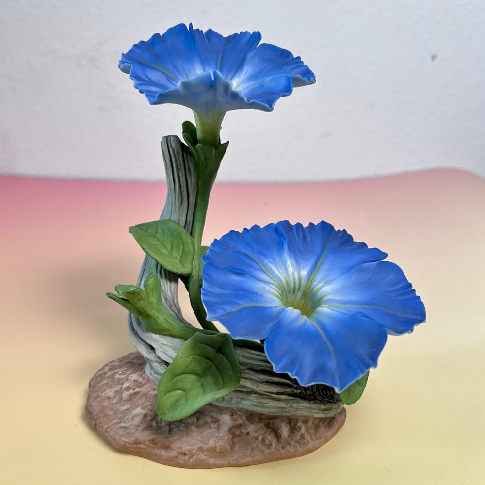 Boehm Vintage Blue‎ Petunia Porcelain Figurine Signed by Helen Boehm 6” As Is